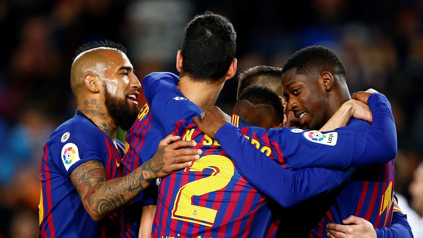 Los jugadores del Barcelona celebran un gol ante la Real Sociedad Los jugadores del Barcelona celebran un gol ante la Real Sociedad