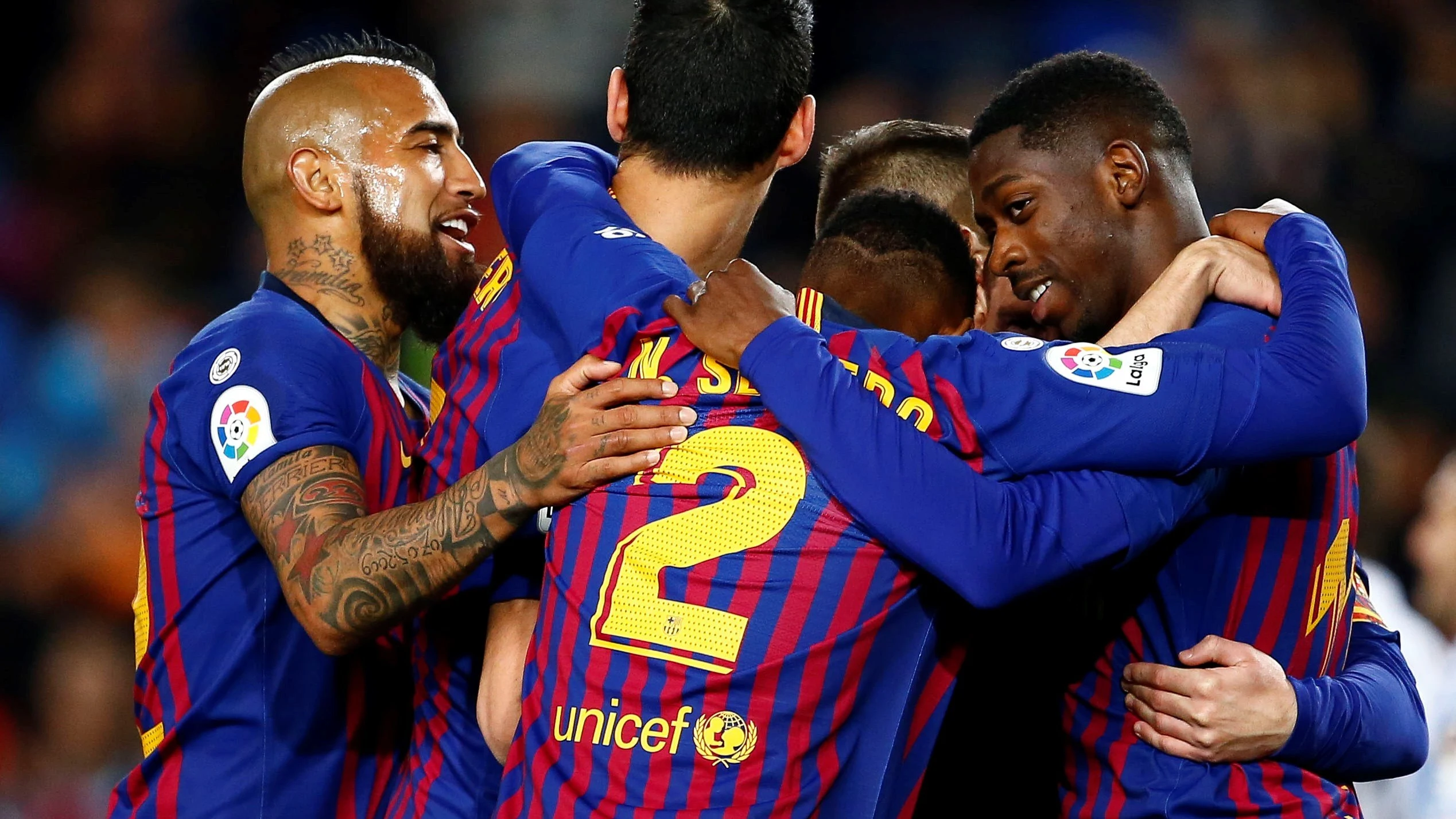 Los jugadores del Barcelona celebran un gol ante la Real Sociedad