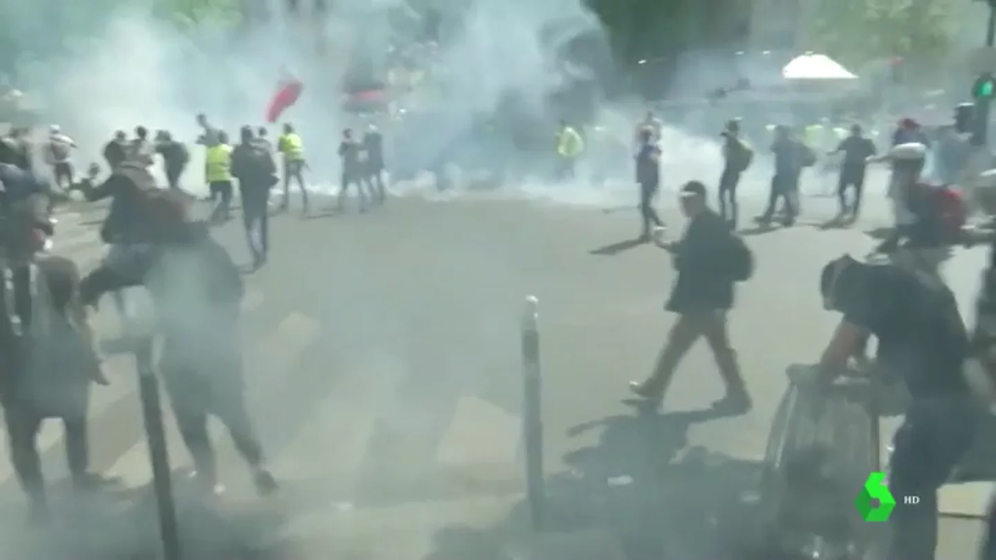 Enfrentamientos de radicales y Policía en París Enfrentamientos de radicales y Policía en París