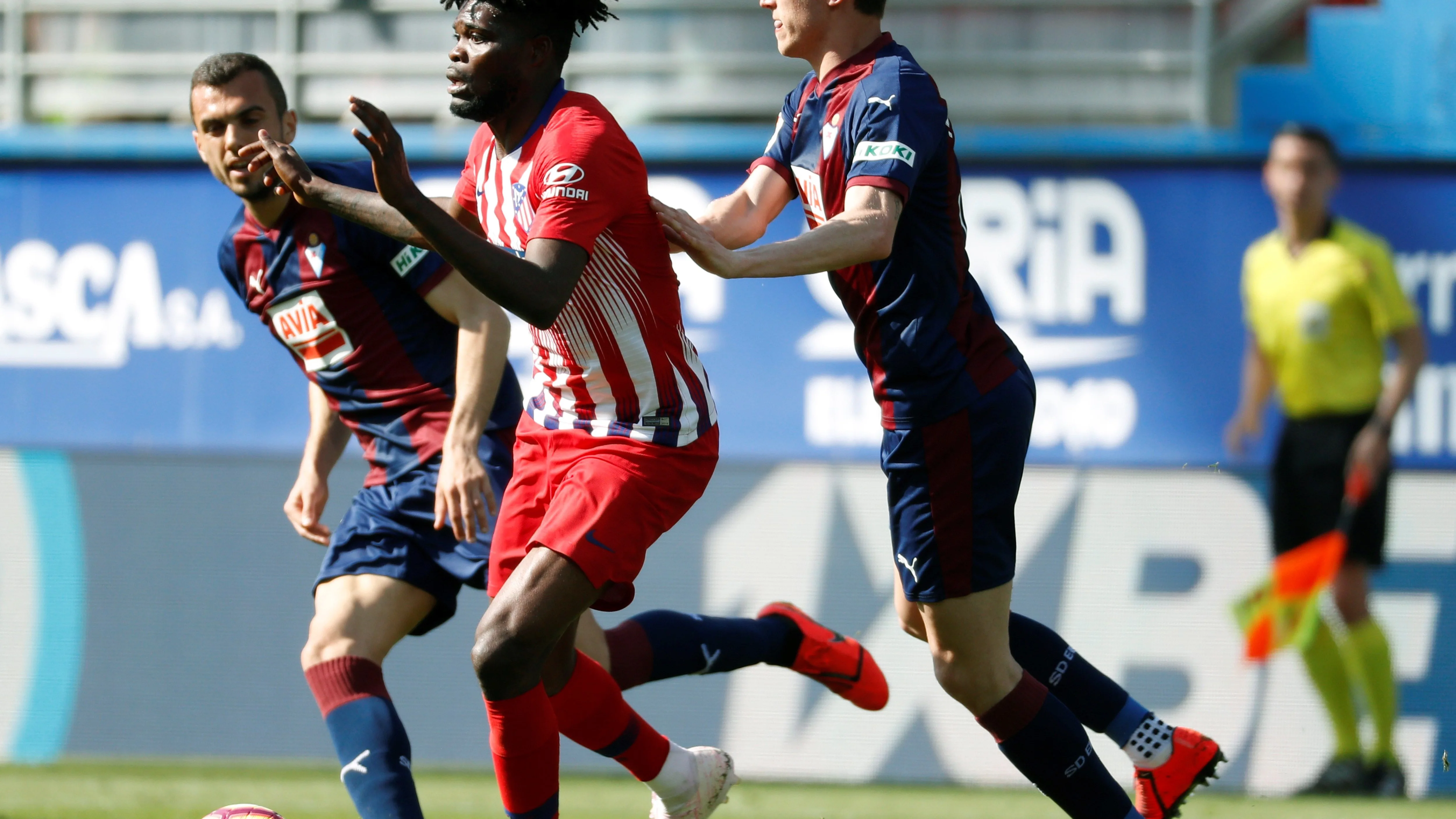 Thomas Partey, en acción ante el Eibar