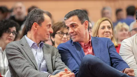 Pedro Duque y Pedro Sánchez en un acto del PSOE Pedro Duque y Pedro Sánchez en un acto del PSOE
