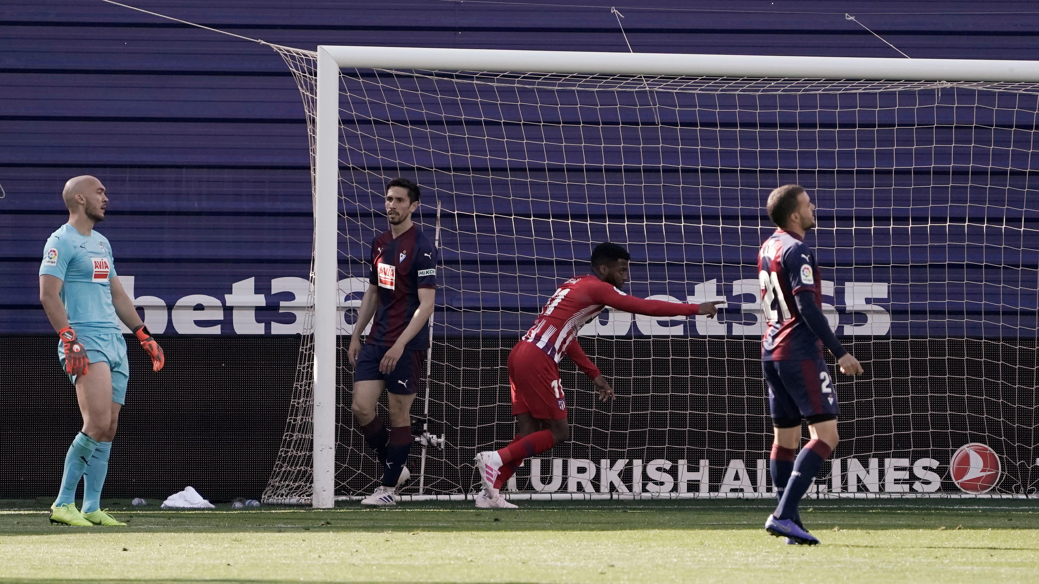 Lemar celebra su gol ante el Eibar