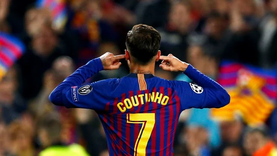 Coutinho se lleva los dedos a los oídos Coutinho se lleva los dedos a los oídos