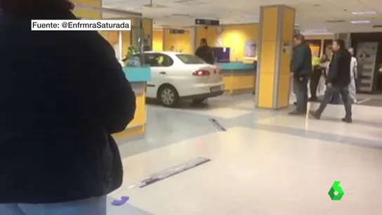 Un hombre empotra su coche en el servicio de urgencias del hospital de Basurto, Bilbao. Un hombre empotra su coche en el servicio de urgencias del hospital de Basurto, Bilbao.