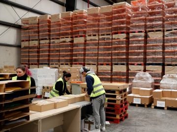 Centro logístico de la Comunidad de Madrid donde se prepara el material que permitirá votar Centro logístico de la Comunidad de Madrid donde se prepara el material que permitirá votar