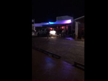 Detenido tras embestir con su vehículo a un grupo de personas en el Puerto de Santa Eulària. Detenido tras embestir con su vehículo a un grupo de personas en el Puerto de Santa Eulària.