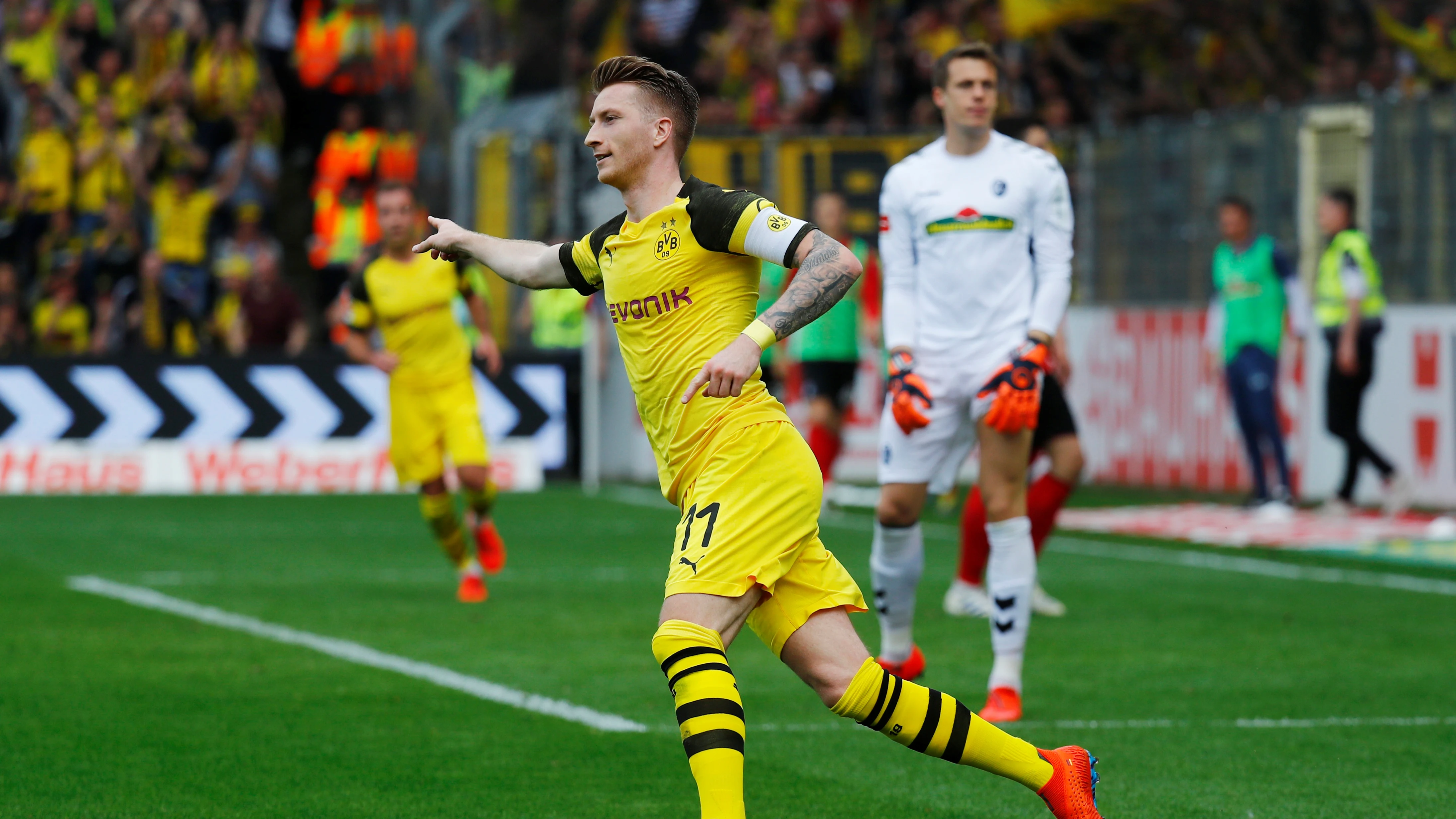 Marco Reus celebra un gol ante el Friburgo