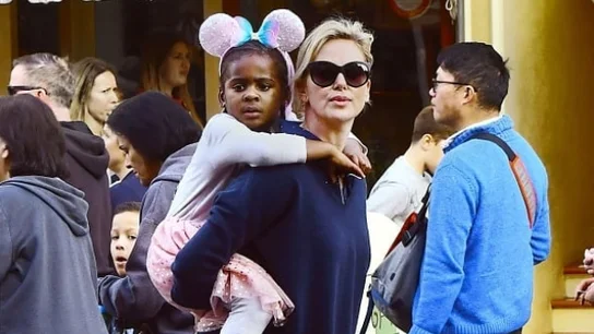 Charlize Theron y su hija Charlize Theron y su hija