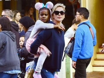 Charlize Theron y su hija Charlize Theron y su hija