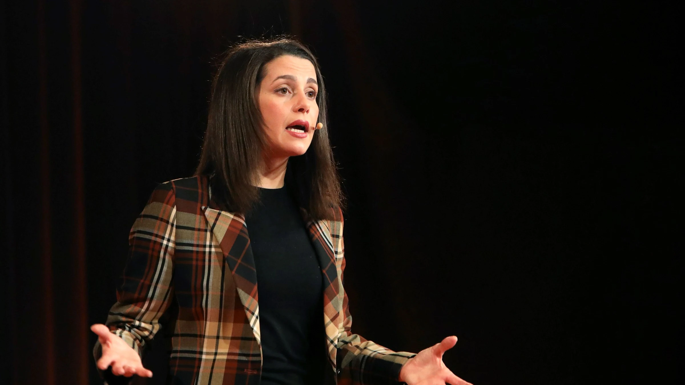 La cabeza de lista por Barcelona, Inés Arrimadas, durante un acto en Torroella de Montgrí.