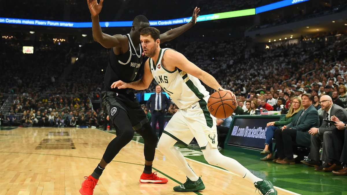 Mirotic, con el balón en un partido ante los Pistons