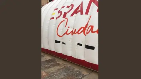 Carpa de Ciudadanos en Valencia acuchillada Carpa de Ciudadanos en Valencia acuchillada