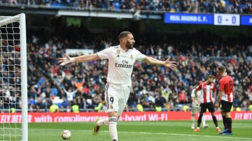 Benzema celebra un gol ante el Athletic