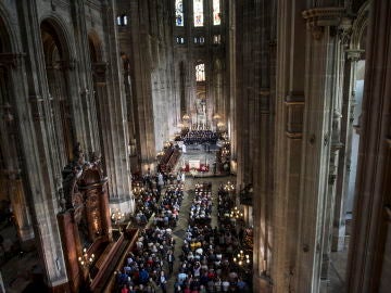 Riden homenaje a los bomberos de París por sofocar el incendio de Notre Dame en la misa de Pascua Riden homenaje a los bomberos de París por sofocar el incendio de Notre Dame en la misa de Pascua