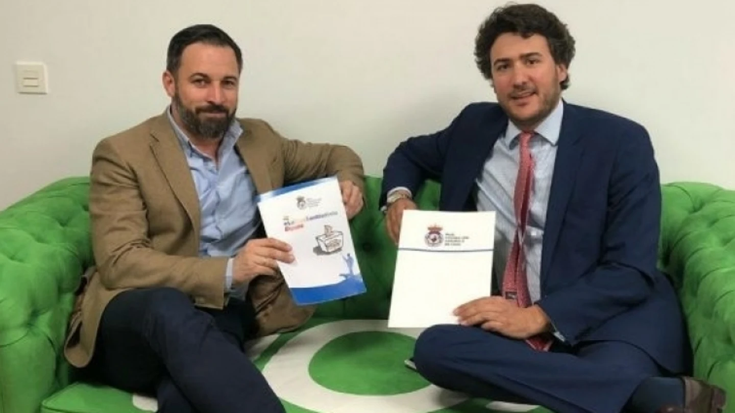 Santiago Abascal junto al presidente de la Federación Nacional de Caza, Ángel López Maraver Santiago Abascal junto al presidente de la Federación Nacional de Caza, Ángel López Maraver