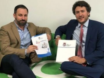 Santiago Abascal junto al presidente de la Federación Nacional de Caza, Ángel López Maraver Santiago Abascal junto al presidente de la Federación Nacional de Caza, Ángel López Maraver