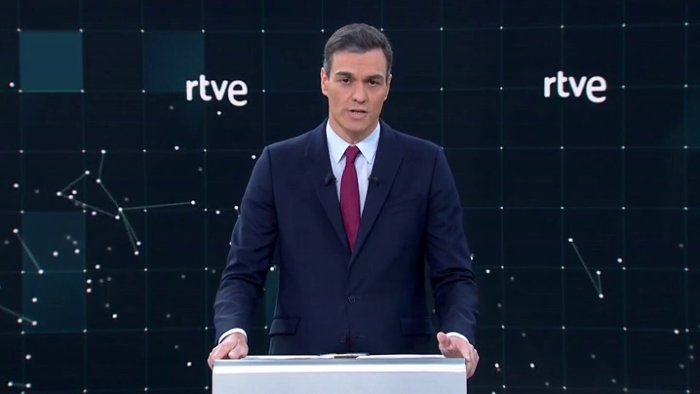 Debate electoral TVE | El primer minuto de Pedro S&aacute;nchez: "&iquest;Queremos que Espa&ntilde;a siga avanzando o que retroceda el 28 de Abril?"
