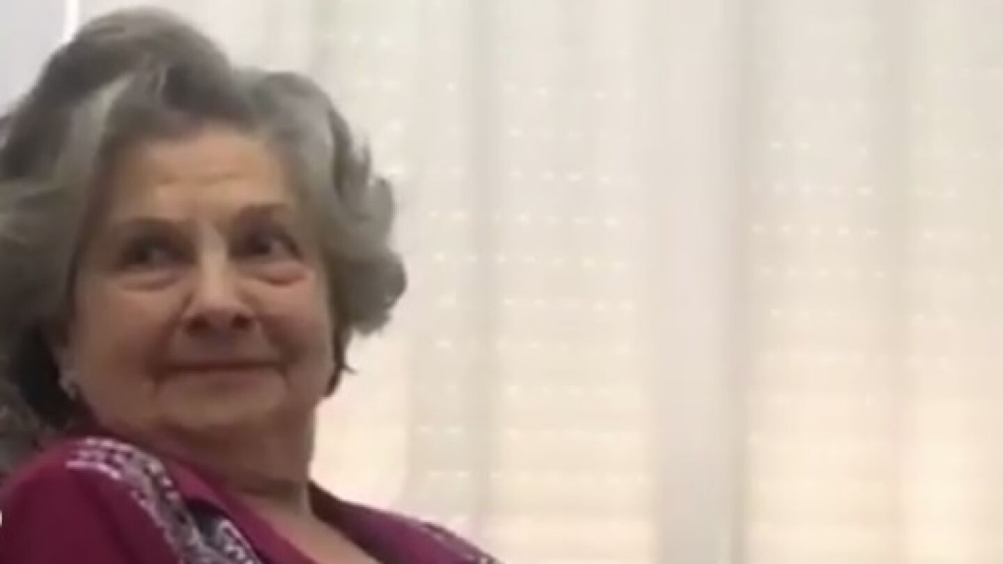 Guadalupe Fi&ntilde;ana, por muchos conocida como 'abuela de Dragones'