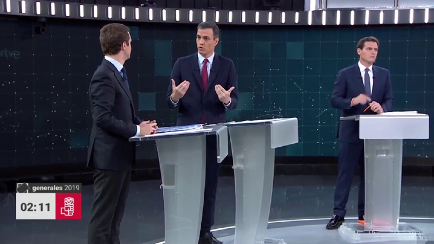 S&aacute;nchez, a Casado y Rivera: "D&iacute;ganles a sus amigos ausentes de la ultraderecha que el vientre de una mujer no es un taxi y no se alquila"
