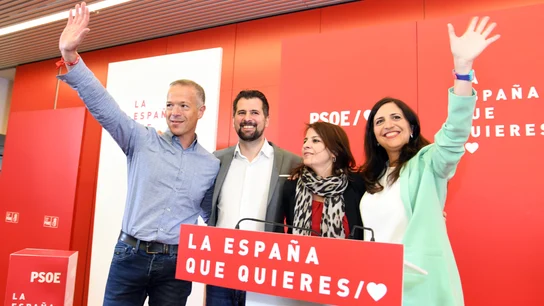 La vicesecretaria general del PSOE, Adriana Lastra (2D), acompañada del candidato a la Presidencia de la Junta de Castilla y León, Luis Tudanca (2I); y los candidatos al Congreso y al Senado por Burgos, Esther Peña (D) y Ander Gil (I), respectivamente, en un acto celebrado en Burgos La vicesecretaria general del PSOE, Adriana Lastra (2D), acompañada del candidato a la Presidencia de la Junta de Castilla y León, Luis Tudanca (2I); y los candidatos al Congreso y al Senado por Burgos, Esther Peña (D) y Ander Gil (I), respectivamente, en un acto celebrado en Burgos