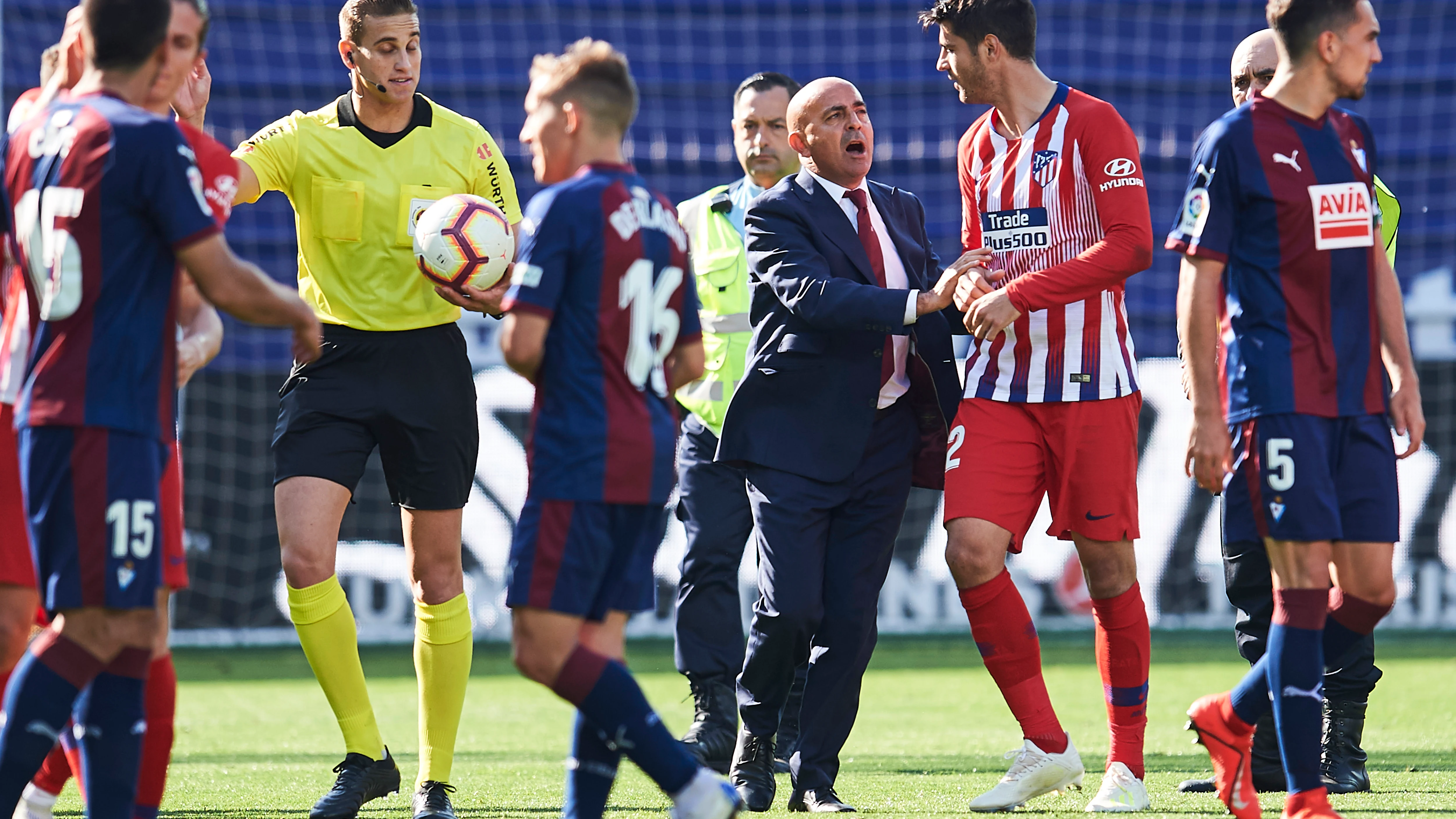 Álvaro Morata, enfadado con Alberola Rojas en el Eibar vs Atlético