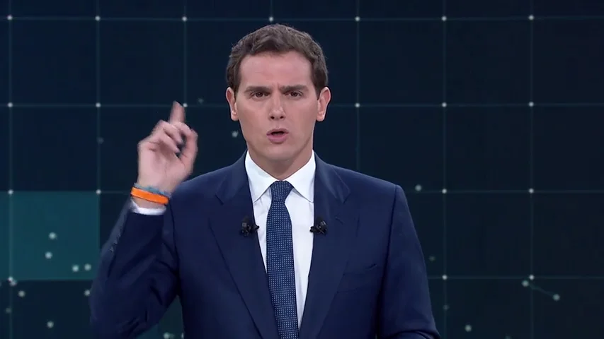 Debate electoral TVE | "¿Lo oyen? Es el silencio": el minuto final de Albert Rivera "a lo Thalía" que llena de memes las redes