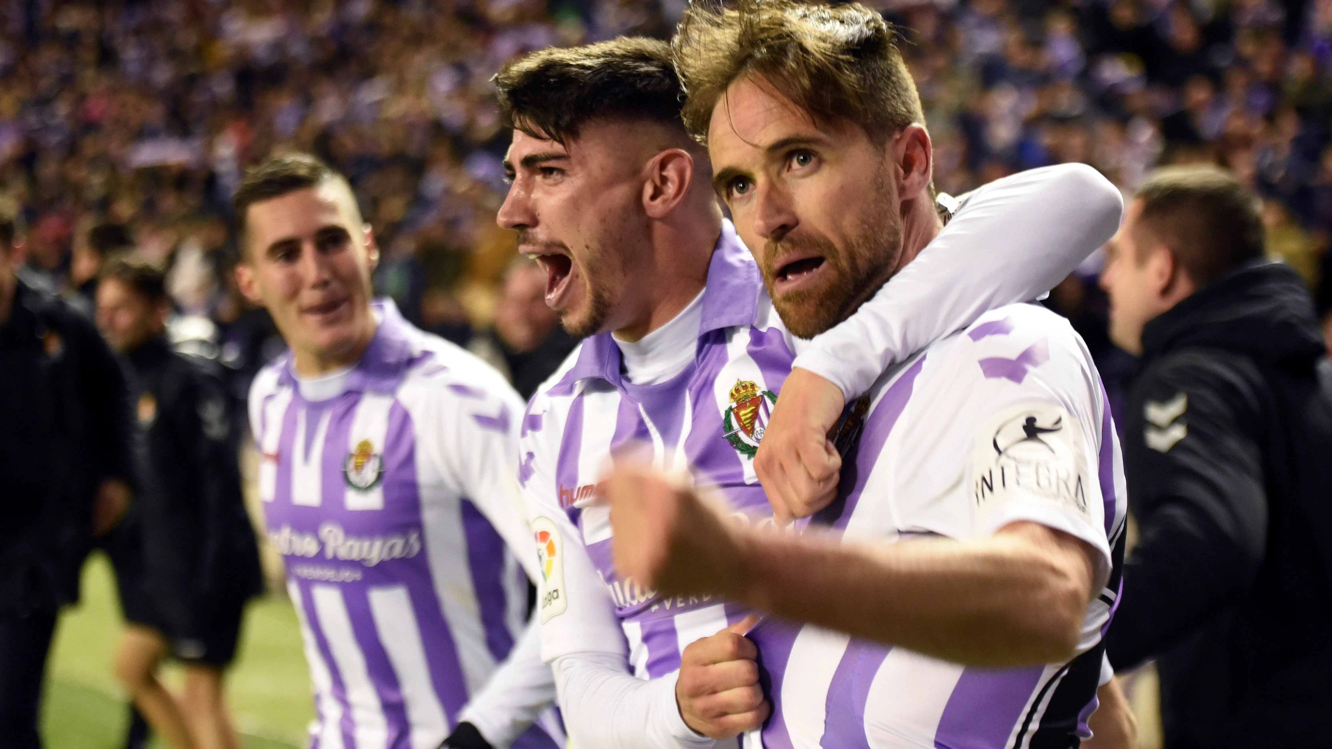 Míchel celebra su gol con el Real Valladolid