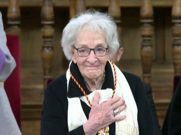 La poetisa uruguaya Ida Vitale recibe el Premio Cervantes 2018 a los 95 años La poetisa uruguaya Ida Vitale recibe el Premio Cervantes 2018 a los 95 años