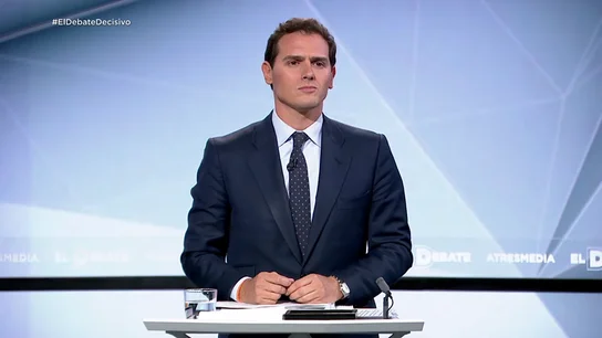 Albert Rivera: "Voy a intentar formar un Gobierno constitucionalista, liberal y centrista y le tiendo la mano al PP" Albert Rivera: "Voy a intentar formar un Gobierno constitucionalista, liberal y centrista y le tiendo la mano al PP"