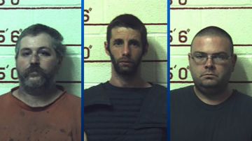 Los tres condenados por abusar sexualmente de varios animales en Pensilvania.