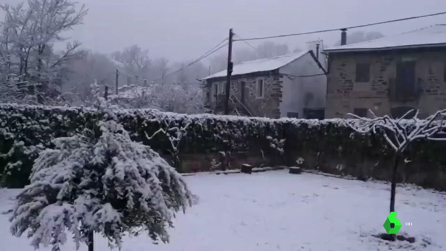 Vuelve la nieve invernal en primavera: baja la cota hasta los 700 metros Vuelve la nieve invernal en primavera: baja la cota hasta los 700 metros