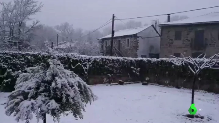 Vuelve la nieve invernal en primavera: baja la cota hasta los 700 metros