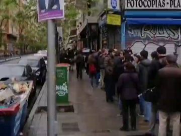 Kilómetricas colas para votar por correo: Correos prorroga un día más (hasta el jueves) el plazo Kilómetricas colas para votar por correo: Correos prorroga un día más (hasta el jueves) el plazo