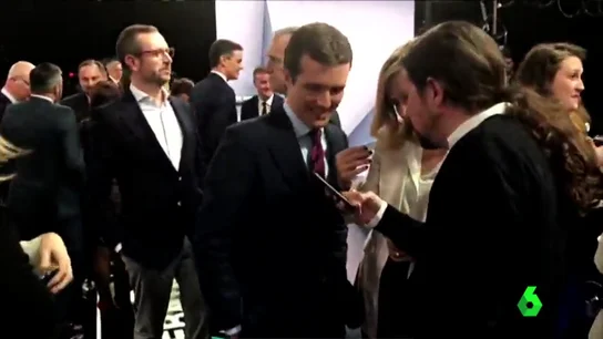 El momento en el que Casado e Iglesias hablan de sus hijos tras el Debate Decisivo de Atresmedia El momento en el que Casado e Iglesias hablan de sus hijos tras el Debate Decisivo de Atresmedia