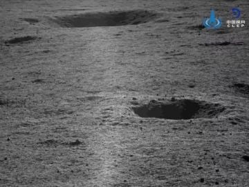 Imagen de la cara oculta de la Luna obtenida por el rover Yutu Imagen de la cara oculta de la Luna obtenida por el rover Yutu