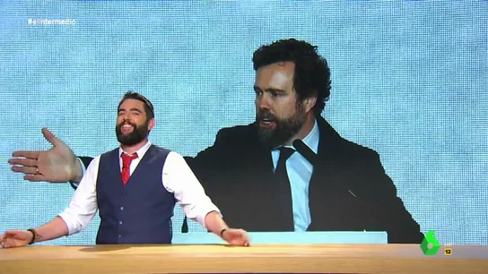El 'espectacular' chiste de Espinosa de los Monteros que 'maravilla' a Dani Mateo: "No sé por qué Vox defienden tanto las armas, si pueden matarte de risa" El 'espectacular' chiste de Espinosa de los Monteros que 'maravilla' a Dani Mateo: "No sé por qué Vox defienden tanto las armas, si pueden matarte de risa"