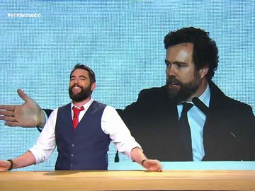 El 'espectacular' chiste de Espinosa de los Monteros que 'maravilla' a Dani Mateo: "No sé por qué Vox defienden tanto las armas, si pueden matarte de risa" El 'espectacular' chiste de Espinosa de los Monteros que 'maravilla' a Dani Mateo: "No sé por qué Vox defienden tanto las armas, si pueden matarte de risa"