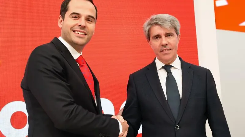 Ángel Garrido con Ignacio Aguado durante la rueda de prensa