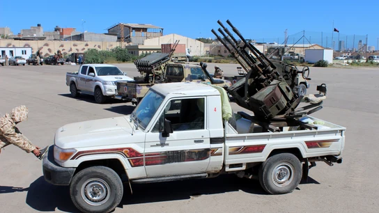 Varios militares se preparan para ir a la línea de combate en Trípoli (Libia) Varios militares se preparan para ir a la línea de combate en Trípoli (Libia)