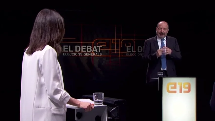 Inés Arrimadas le redacta la carta de dimisión al director de TV3 y se la entrega en pleno debate electoral