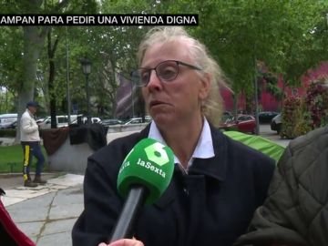 Joaquina vive en la calle junto a su familia desde hace un año Joaquina vive en la calle junto a su familia desde hace un año