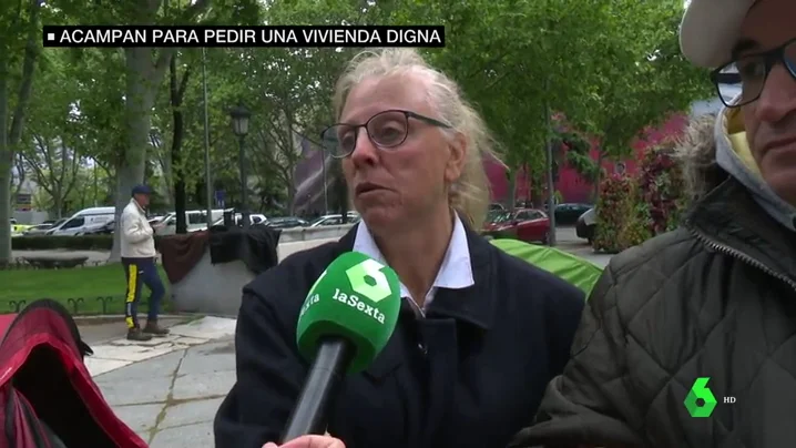 Joaquina vive en la calle junto a su familia desde hace un año