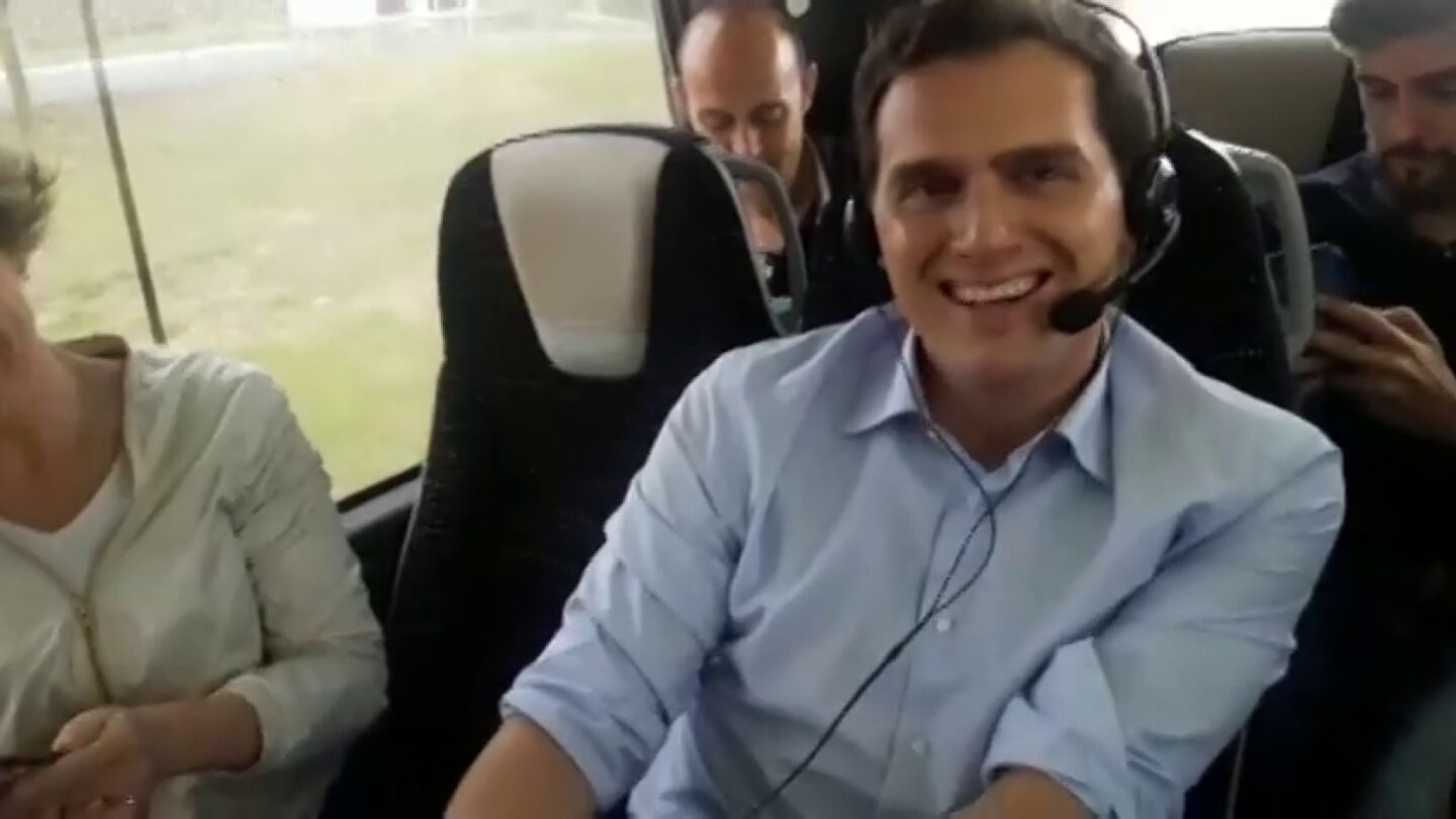 El lado m&aacute;s 'relajado' de Rivera en campa&ntilde;a: "En Renter&iacute;a son muy 'efusivos'"