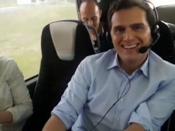 El lado más 'relajado' de Rivera en campaña: "En Rentería son muy 'efusivos'" El lado más 'relajado' de Rivera en campaña: "En Rentería son muy 'efusivos'"