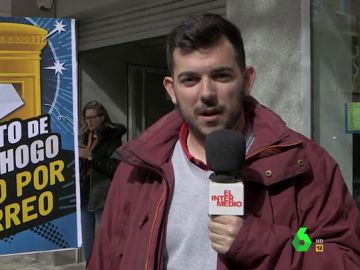 Las quejas de los que han aguantado largas colas para poder votar: "Nos han puesto muchas trabas con algo tan importante como la democracia" Las quejas de los que han aguantado largas colas para poder votar: "Nos han puesto muchas trabas con algo tan importante como la democracia"
