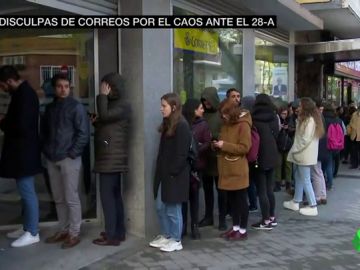 Correos se disculpa por el caos ante el 28A: los sindicatos achacan las largas colas a la falta de previsión Correos se disculpa por el caos ante el 28A: los sindicatos achacan las largas colas a la falta de previsión