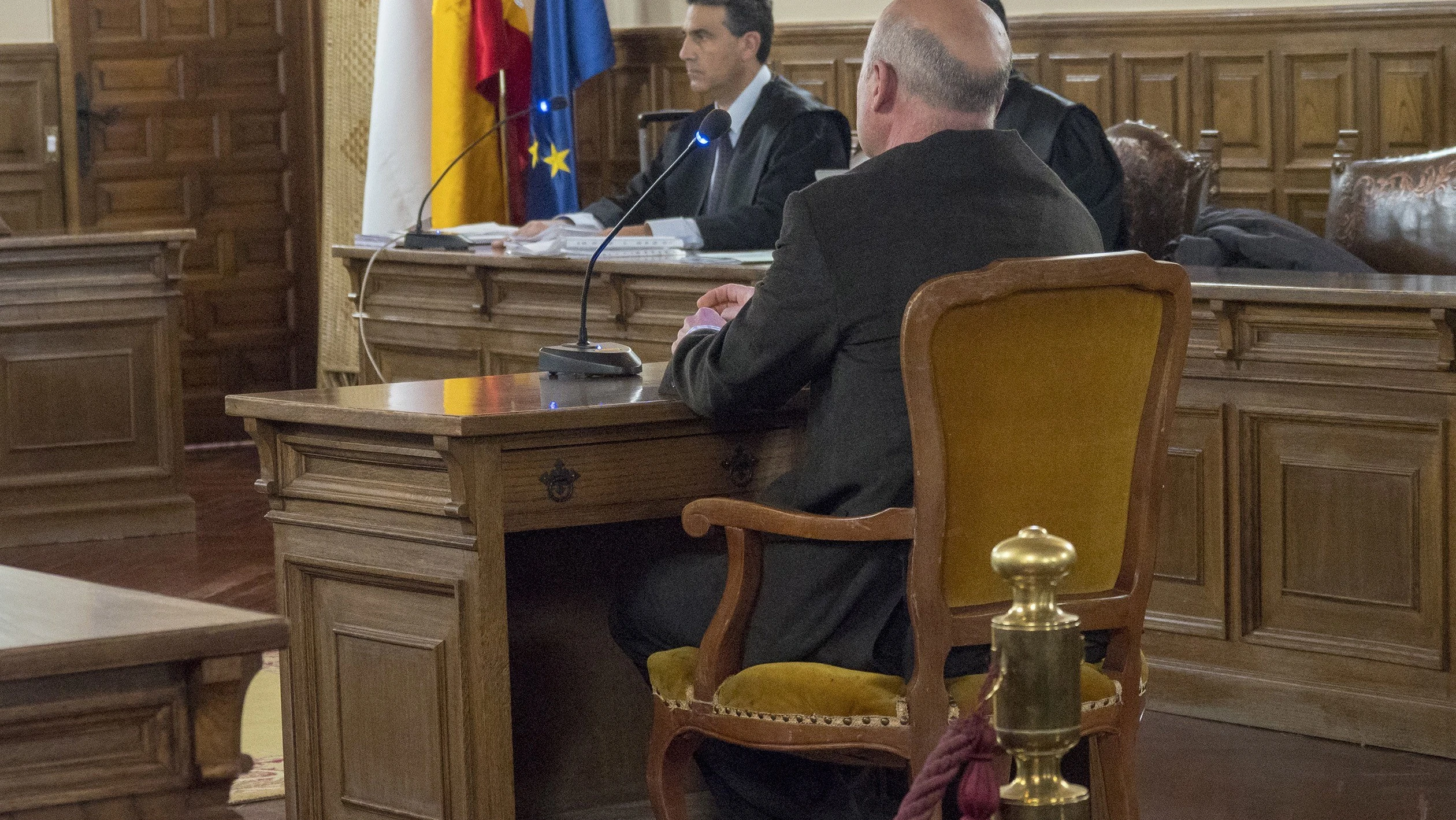 El exprofesor del Conservatorio de música de Cuenca, J.M.M.T., en la Audiencia Provincial de Cuenca, que lo juzga por haber abusado sexualmente de varias alumnas del centro a lo largo de varios cursos