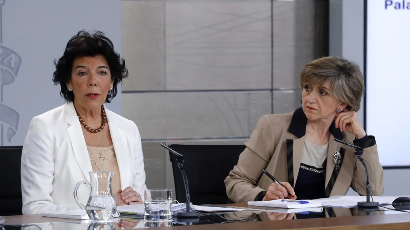 La portavoz del Gobierno y ministra de Educación, Isabel Celaá, y la ministra de Sanidad, María Luisa Carcedo La portavoz del Gobierno y ministra de Educación, Isabel Celaá, y la ministra de Sanidad, María Luisa Carcedo