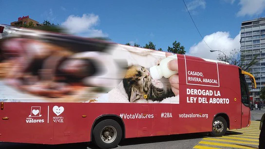 Imagen del nuevo autobús lanzado por Hazte Oír contra la ley del aborto Imagen del nuevo autobús lanzado por Hazte Oír contra la ley del aborto