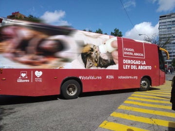 Imagen del nuevo autobús lanzado por Hazte Oír contra la ley del aborto Imagen del nuevo autobús lanzado por Hazte Oír contra la ley del aborto